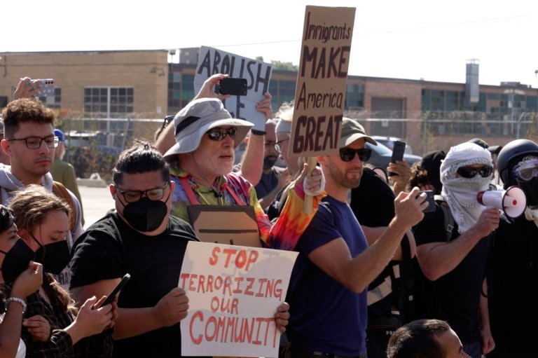 Activists say immigration enforcement increased as Chicago waits for promised federal intervention | iNFOnews.ca