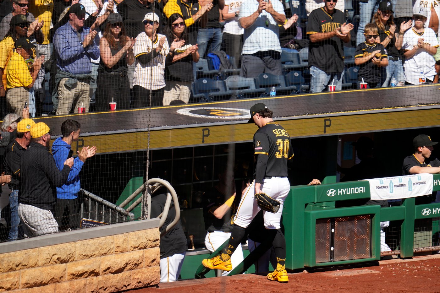Pirates beat the Cardinals 2-1 to secure their first non-losing season since 2018 | iNFOnews.ca