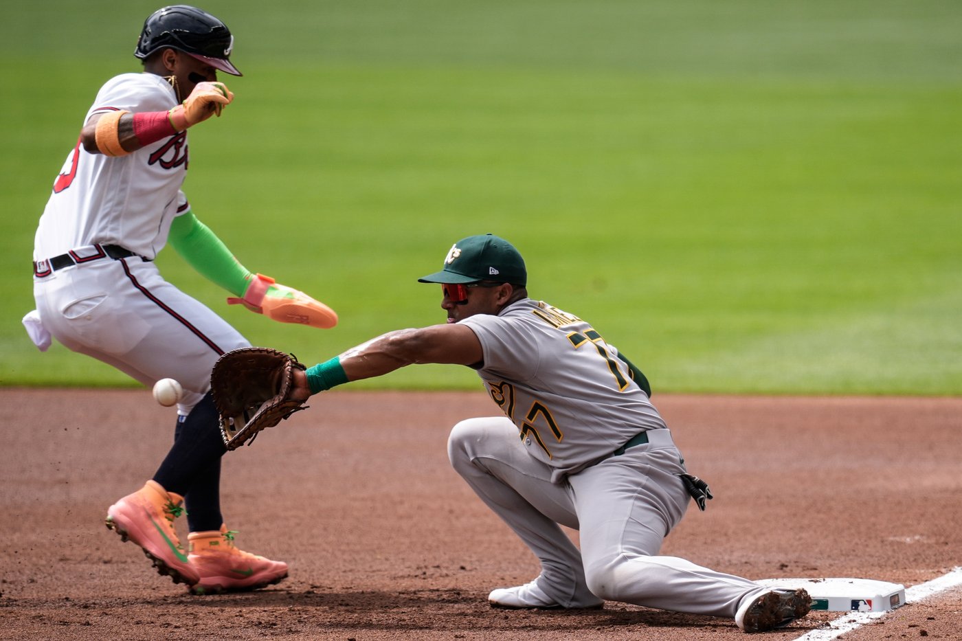 Drake Baldwin, Chris Sale lead the Braves to a 5-1 win over the struggling Athletics | iNFOnews.ca