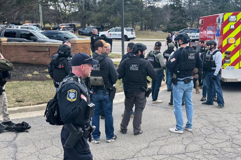 The Latest: Man fatally shot attacking Michigan synagogue, AP source says | iNFOnews.ca