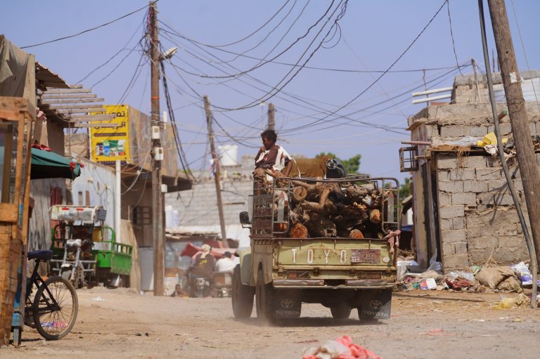 Saudis and Yemen's Houthi rebels exchange threats to escalate conflict | iNFOnews.ca