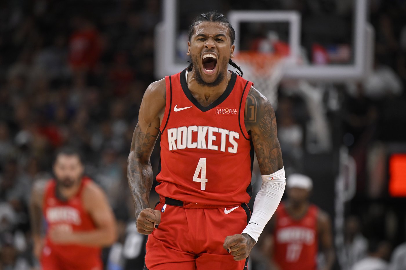 Jalen Green scores 34 points and Rockets beat Spurs 106-101 to split 2-game set | iNFOnews.ca