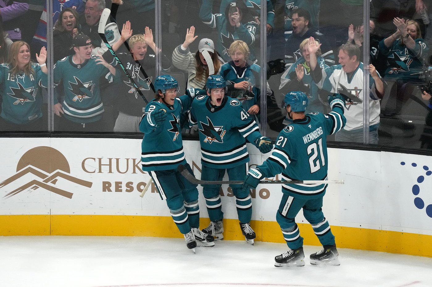 Luca Cagnoni scores in OT in the Sharks' season-opening victory over the Panthers | iNFOnews.ca