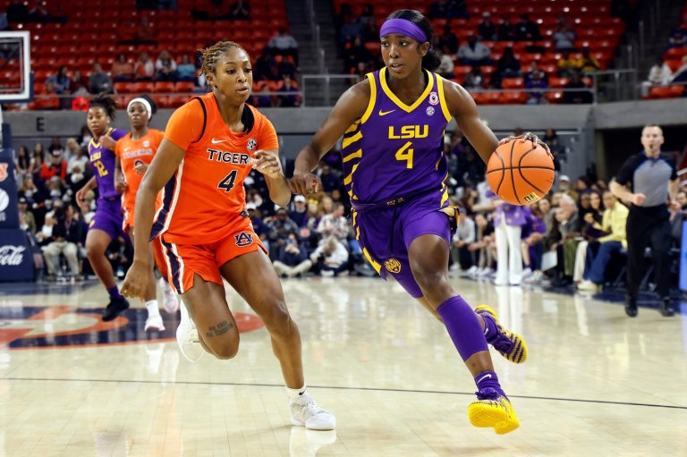 No. 5 LSU bounces back from a midweek loss at Texas and routs Auburn 77-44 | iNFOnews.ca