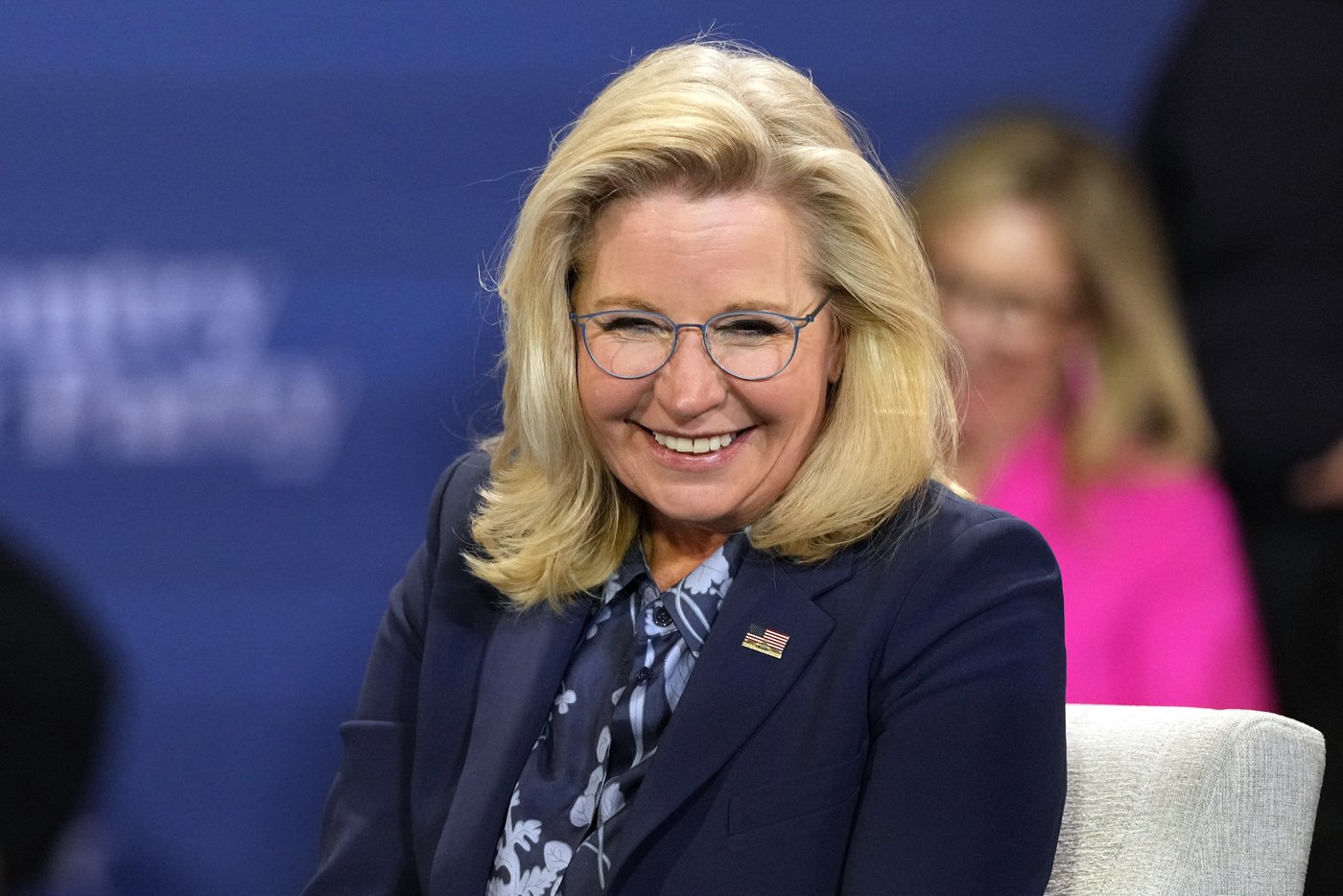 Liz Cheney helps Harris seek moderate votes as they paint Trump as a dangerous choice | iNFOnews.ca