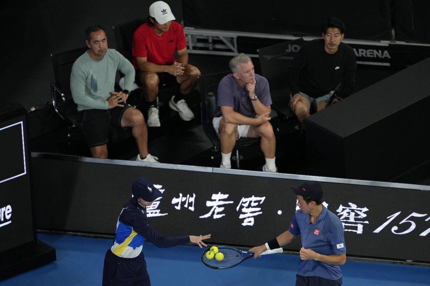 Novak Djokovic and Andy Murray chatted mid-match thanks to the new Australian Open coaches' box | iNFOnews.ca Novak Djokovic and Andy Murray chatted mid-match thanks to the new Australian Open coaches' box | iNFOnews.ca
