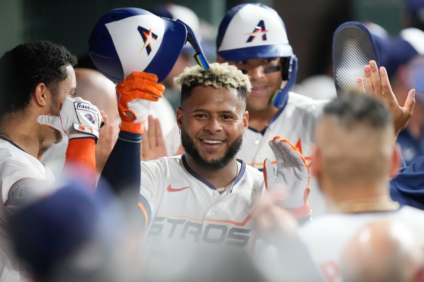 Velázquez hits 2-run homer and Smith adds 2-run double as Astros surge past White Sox, 6-3 | iNFOnews.ca