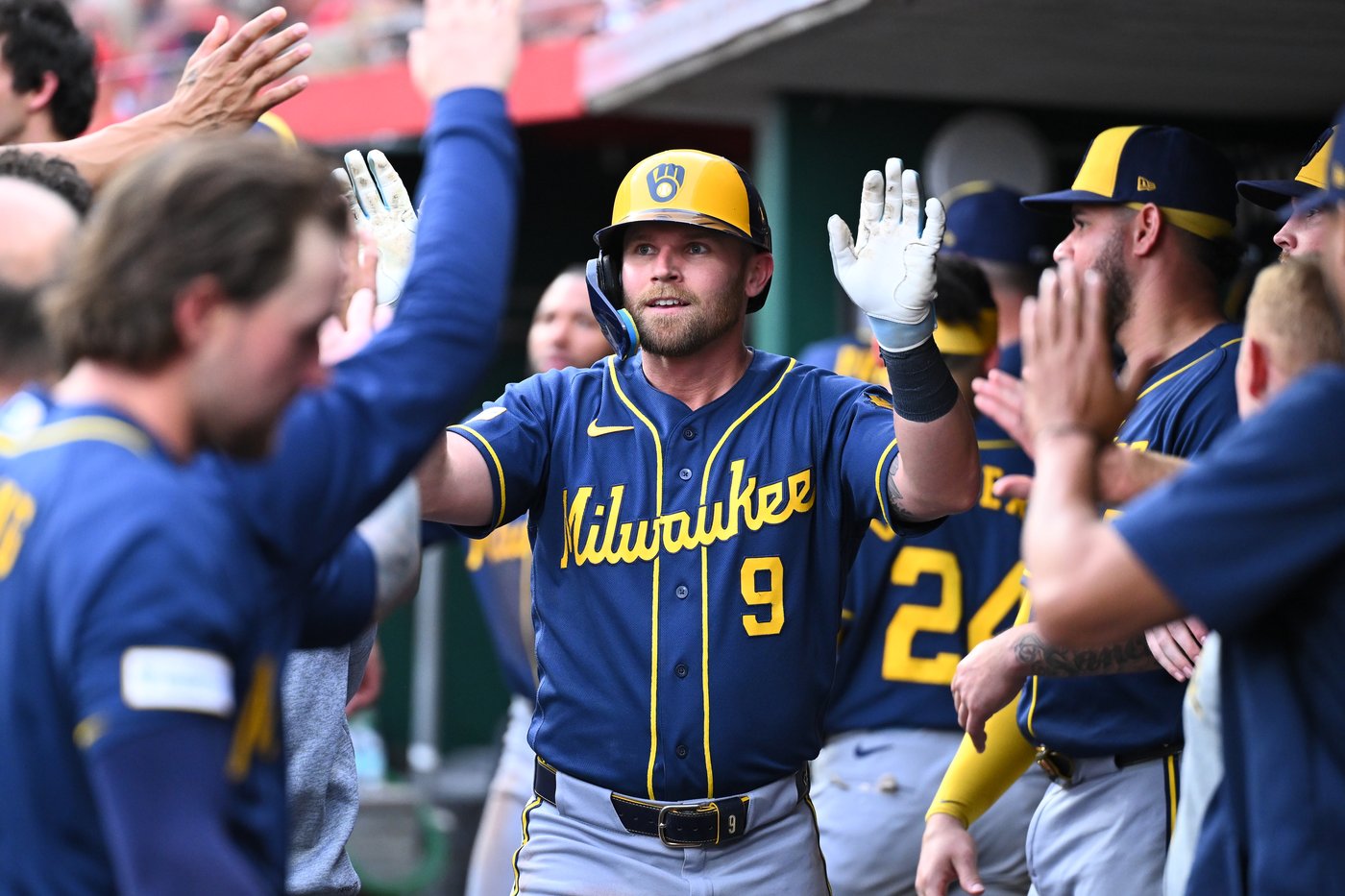 Brewers beat the Reds 6-5 to complete a 3-game sweep | iNFOnews.ca