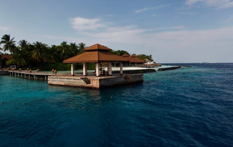 Authorities search waters in the Maldives for 4 Italians killed in a cave dive after 1 body found | iNFOnews.ca