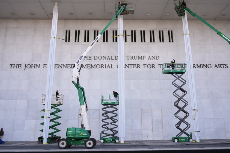 Photos of Trump's name being added to the Kennedy Center | iNFOnews.ca