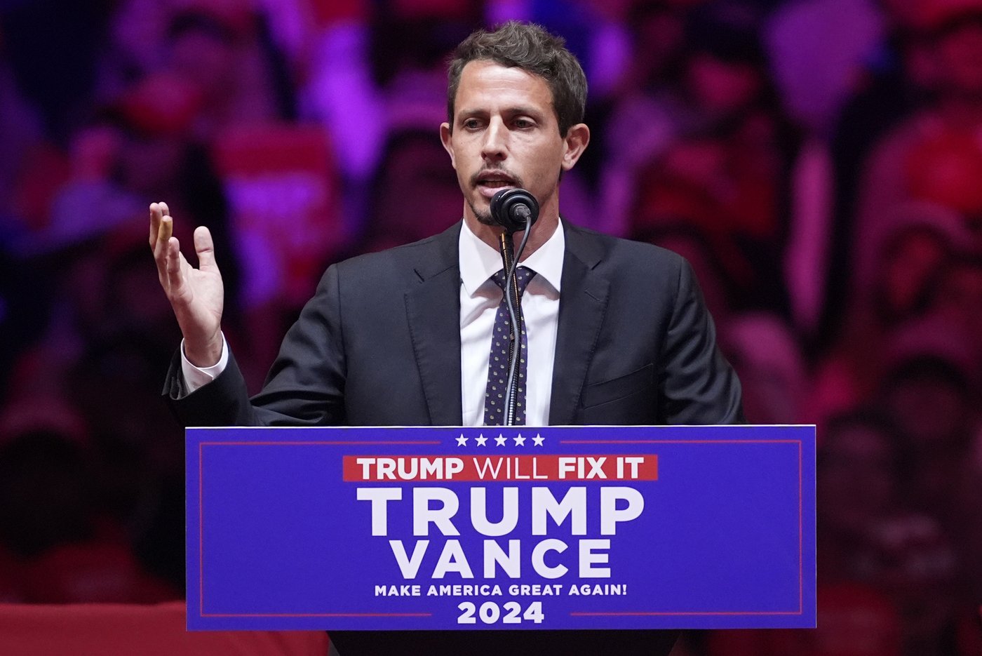 Democrats escalate attacks on Trump after comedian calls Puerto Rico 'floating island of garbage' | iNFOnews.ca