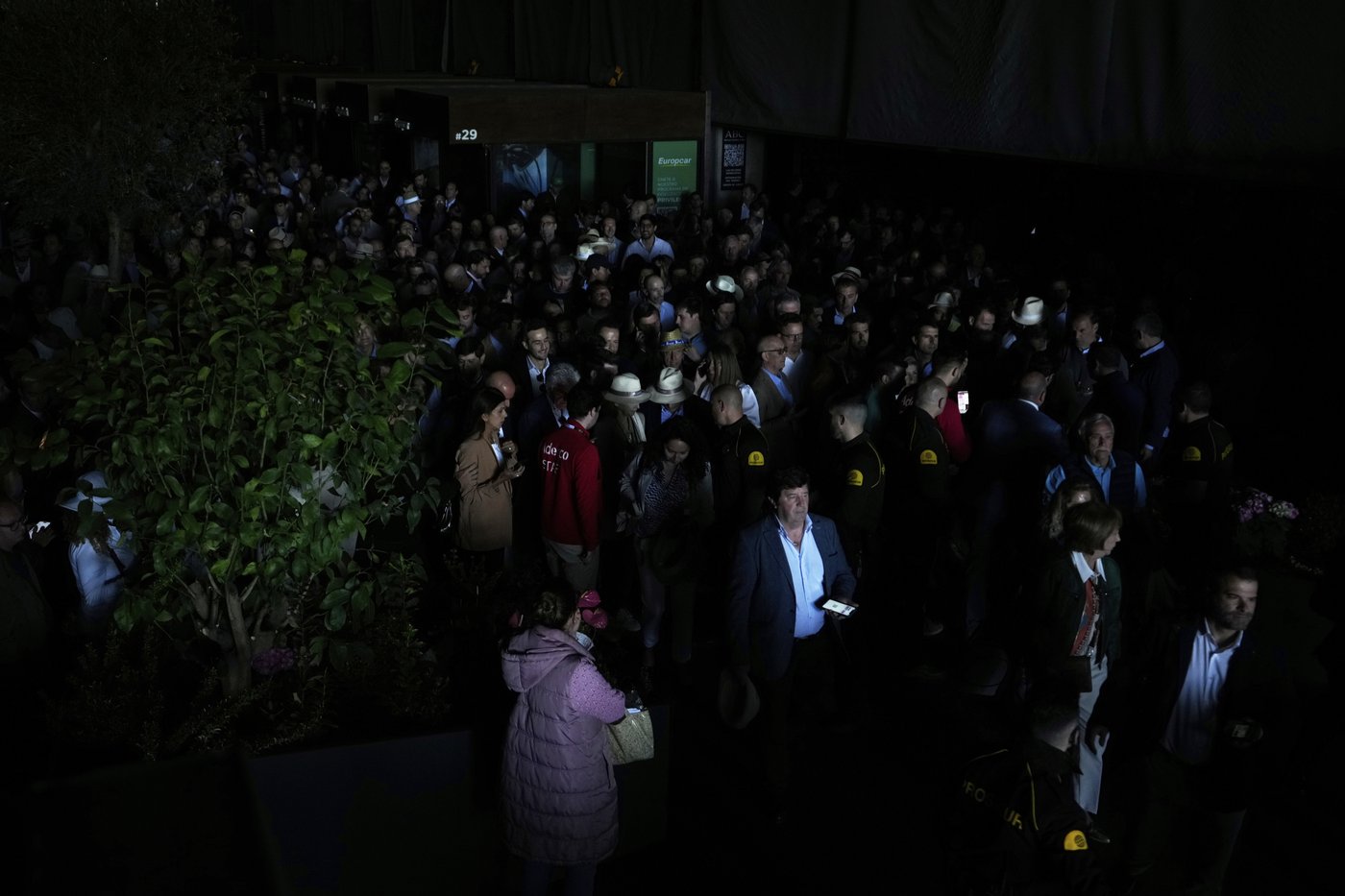 Tennis players in the dark at Madrid Open as matches suspended due to major power outage | iNFOnews.ca