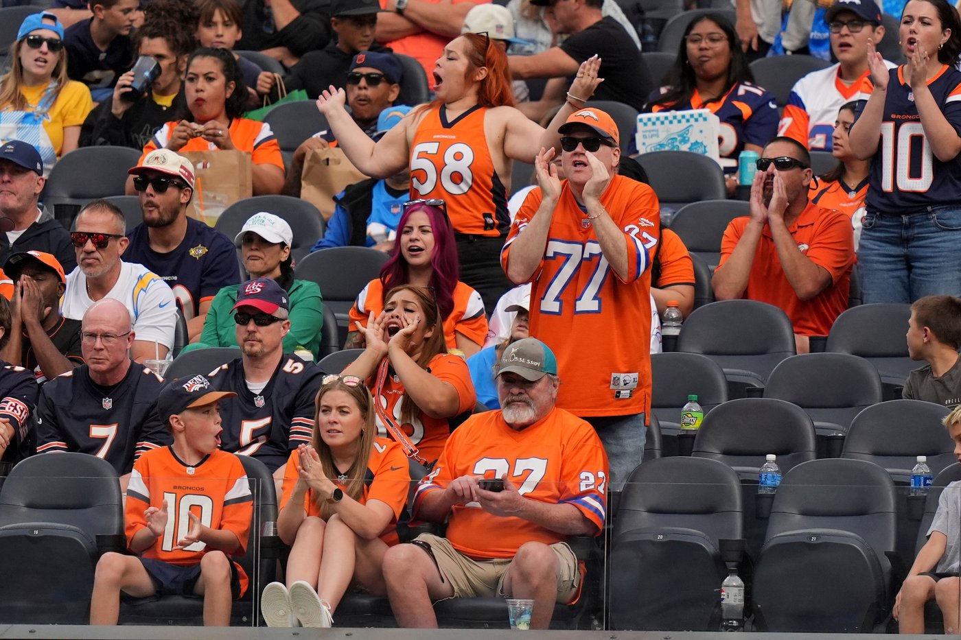 Broncos keep Chargers winless with key stop that fuels 4th-quarter rally in 23-17 win | iNFOnews.ca