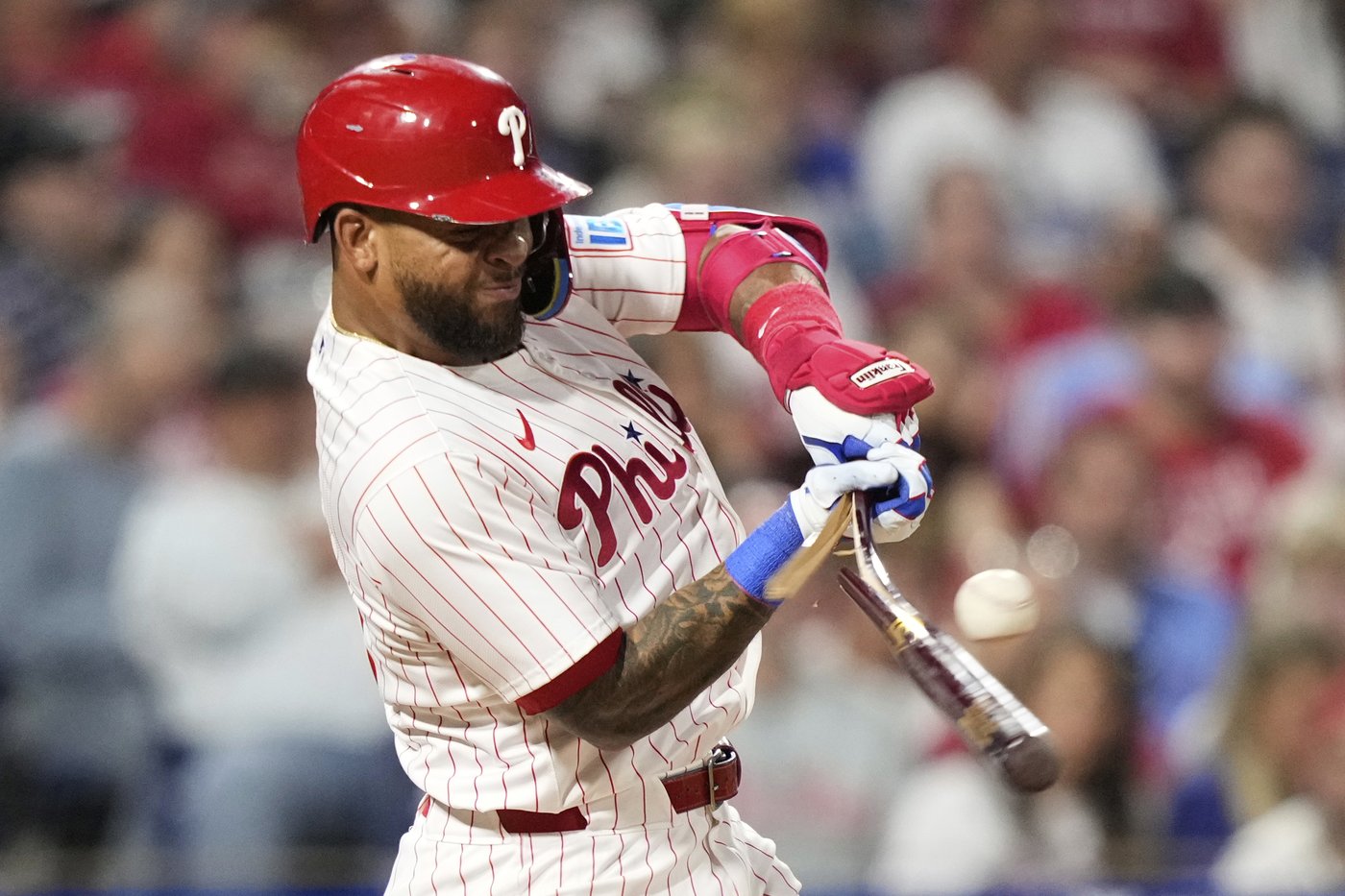 Bryson Stott scores on wild pitch to cap zany ninth inning as Phillies beat Nationals 7-6 | iNFOnews.ca