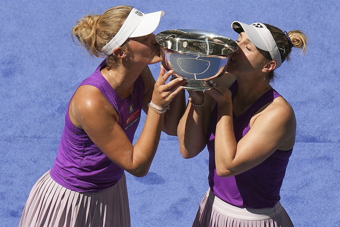 Canada's Dabrowski and Routliffe win U.S. Open women's doubles title | iNFOnews.ca