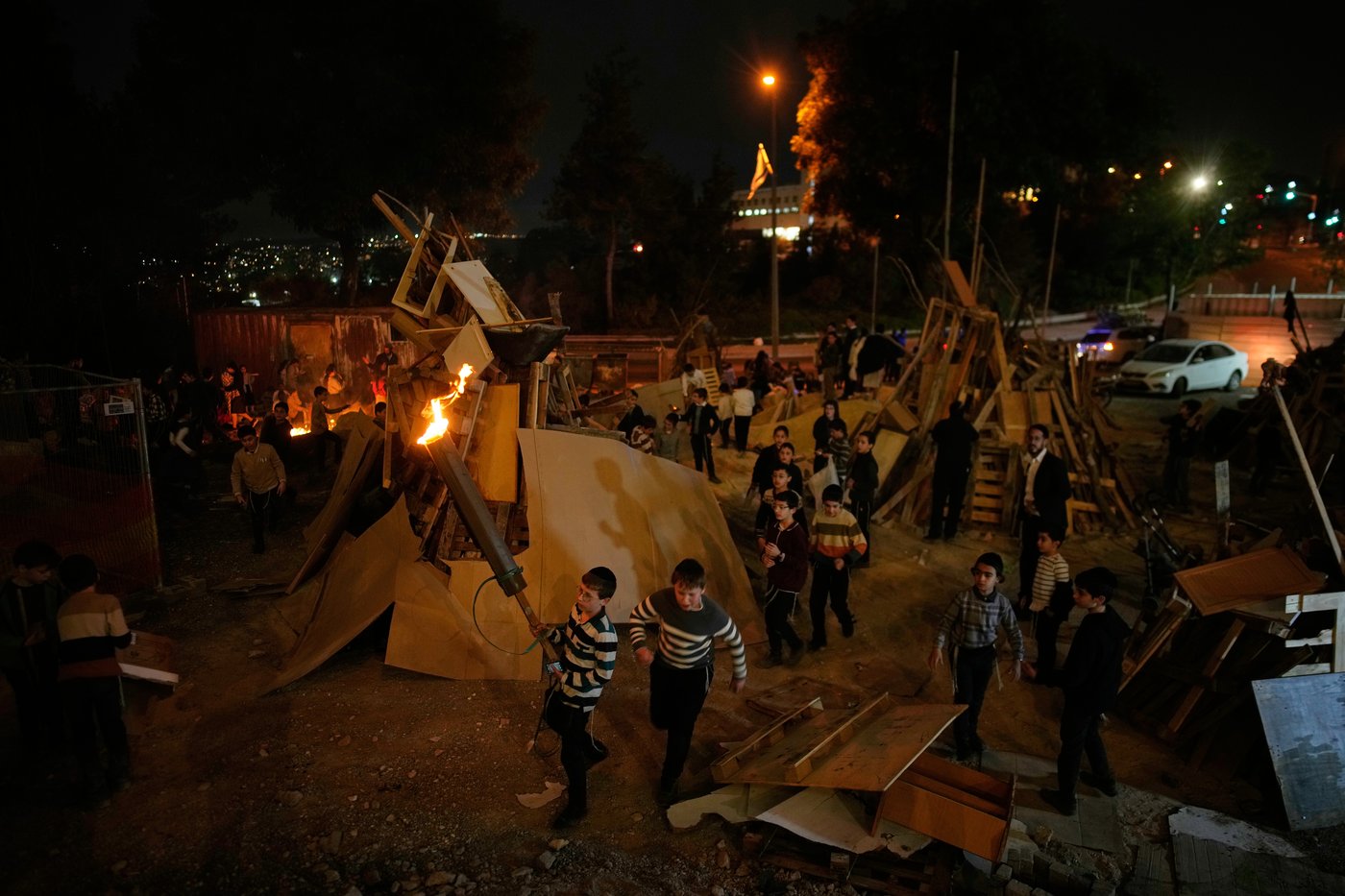 Jewish holiday Lag BaOmer lights up Israel with bonfires and song, in photos | iNFOnews.ca