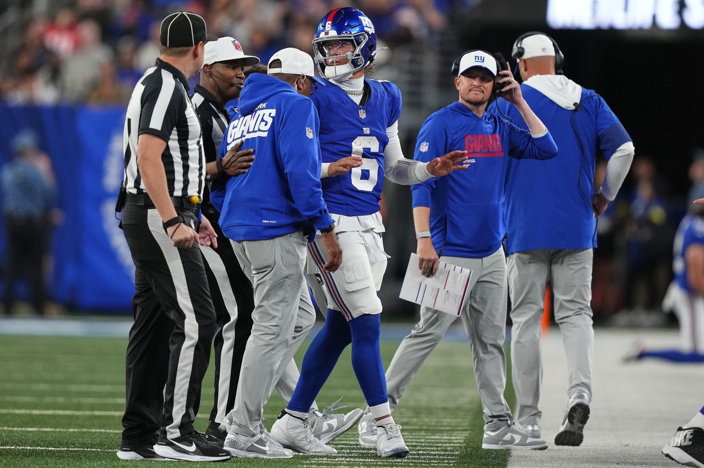 Giants' Jaxson Dart clears concussion protocol after taking a hit in preseason game vs. Patriots | iNFOnews.ca