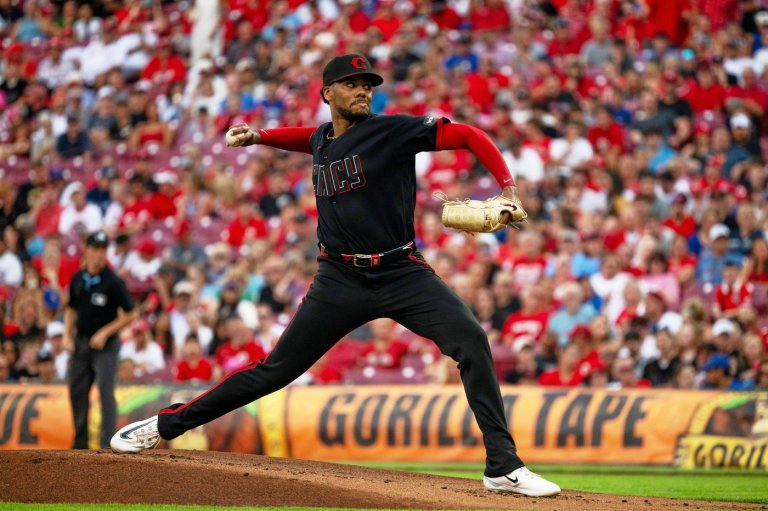 Hunter Greene strikes out 12 and allows 3 hits in 7 innings as Reds defeat Cubs 4-0 | iNFOnews.ca