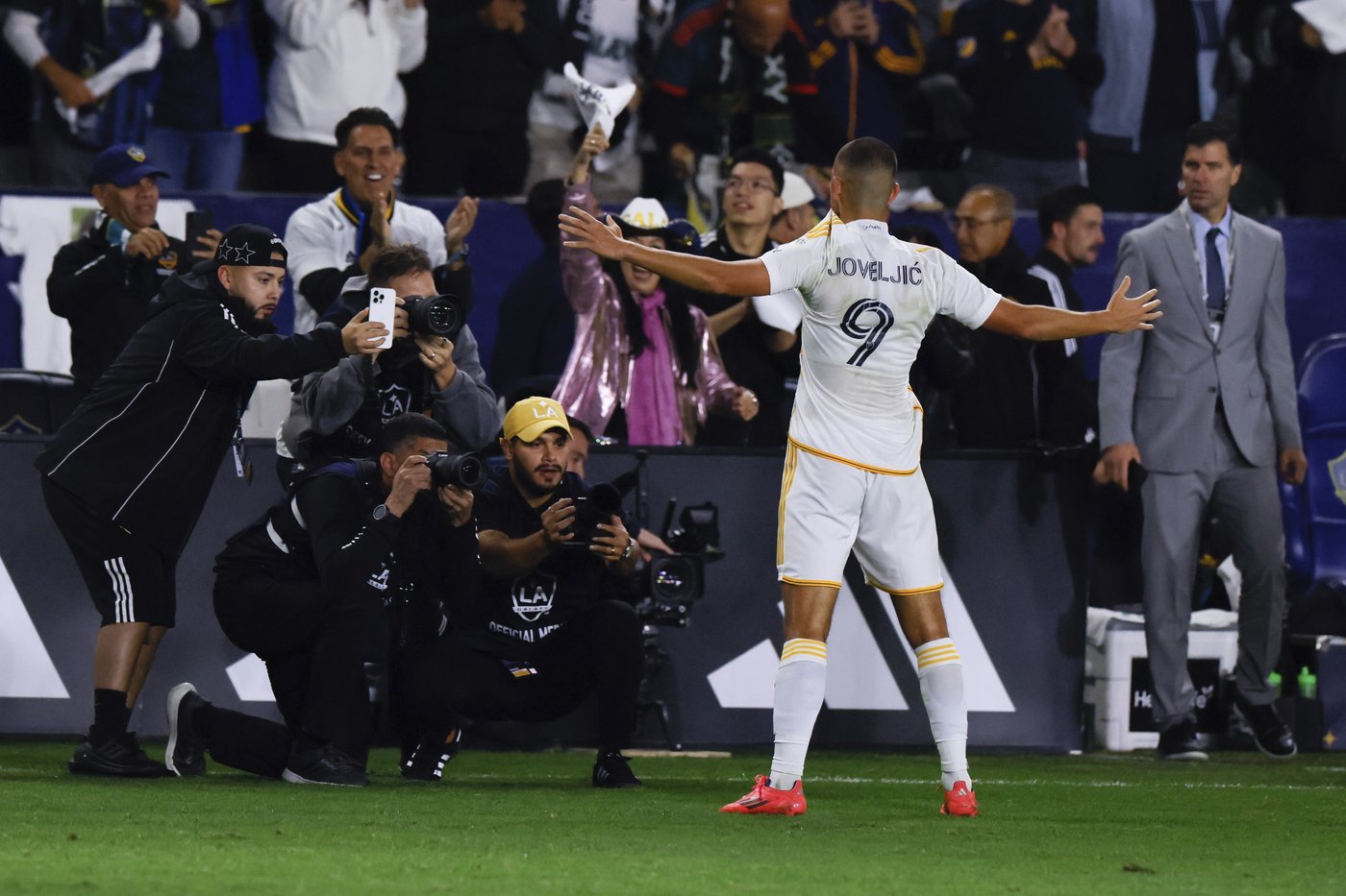 LA Galaxy advance to first MLS Cup in 10 years with 1-0 win over Seattle in Western Conference final | iNFOnews.ca