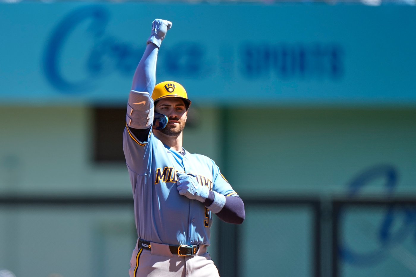 Mitchell provides all the Brewers offense in 5-2 win over Royals to open their split doubleheader | iNFOnews.ca Mitchell provides all the Brewers offense in 5-2 win over Royals to open their split doubleheader | iNFOnews.ca