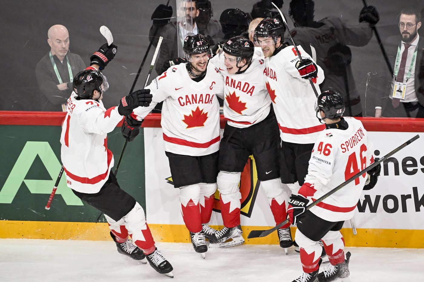 MacKinnon has three points, Canada finishes first in Group A with 5-3 win over Sweden | iNFOnews.ca