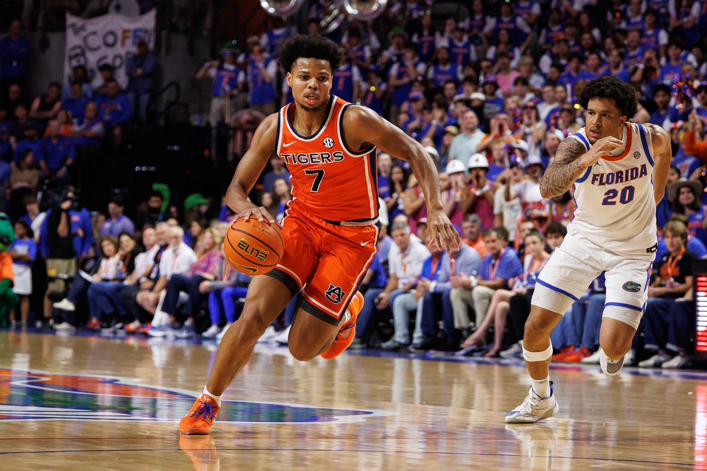 Hall has 24 points as Auburn beats No. 16 Florida 76-67 for first win in Gainesville since 1996 | iNFOnews.ca