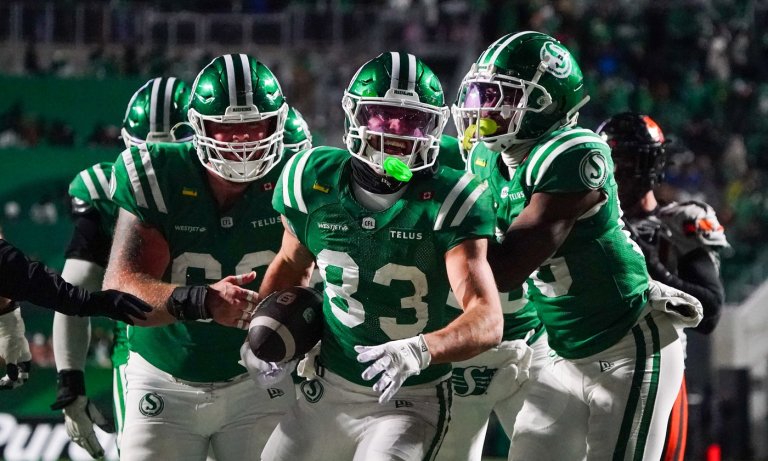 'Touchdown Tommy' thrilled to help gambling Roughriders tip Lions 24-21 in West final | iNFOnews.ca