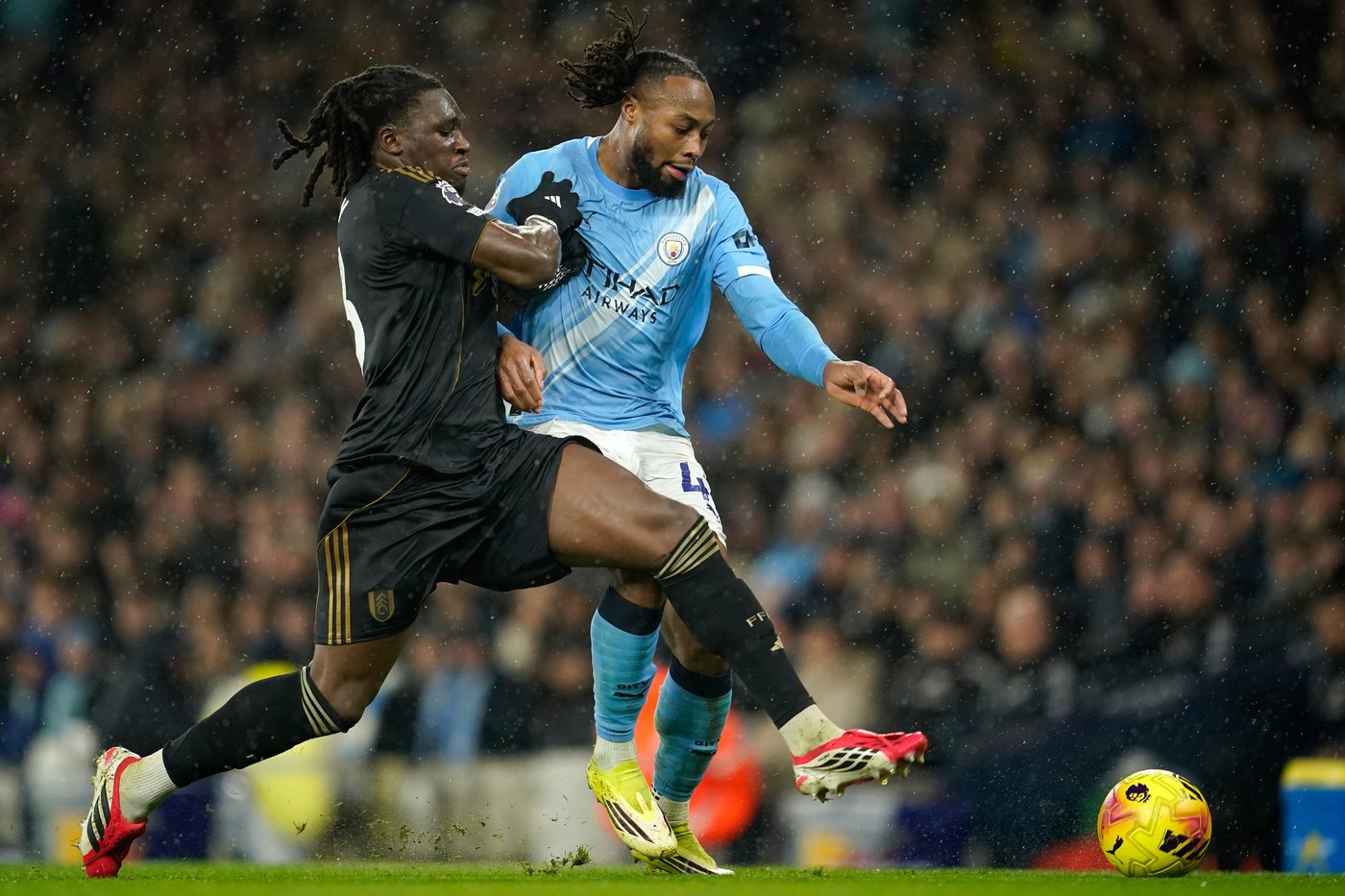 Man City closes in on Premier League leader Arsenal, Liverpool boosts Champions League hopes | iNFOnews.ca