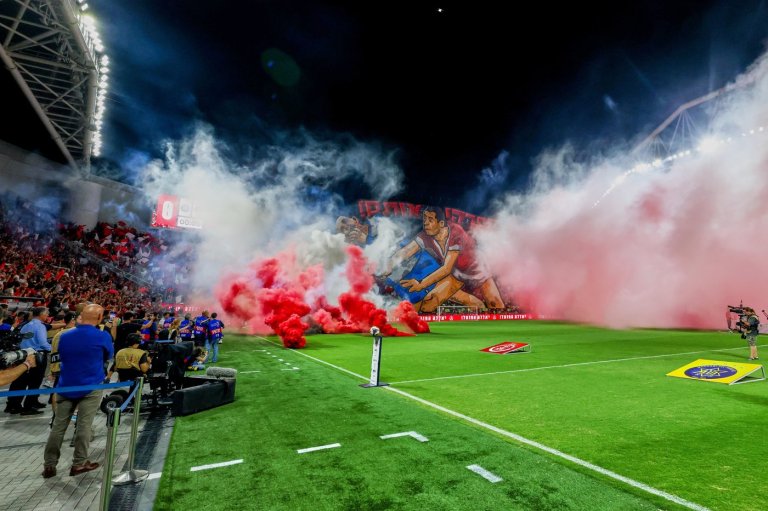Israeli soccer game abandoned after rioting rival fans throw flares and smoke grenades | iNFOnews.ca