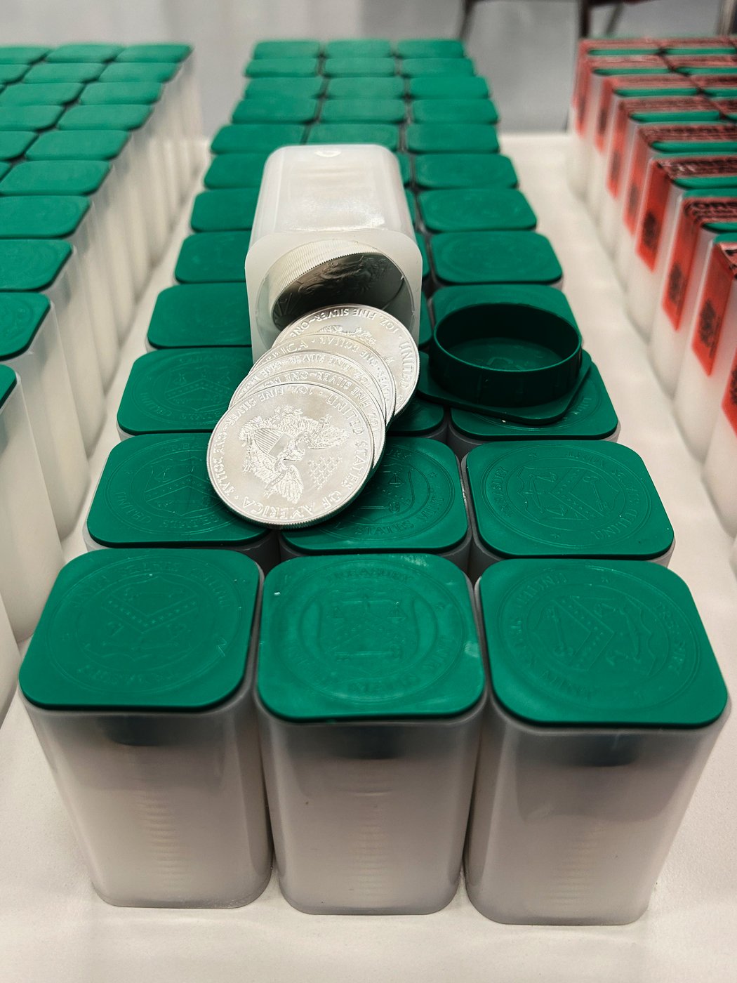 A tip about a swerving van leads police to 66,000 US silver coins in a fraud case | iNFOnews.ca