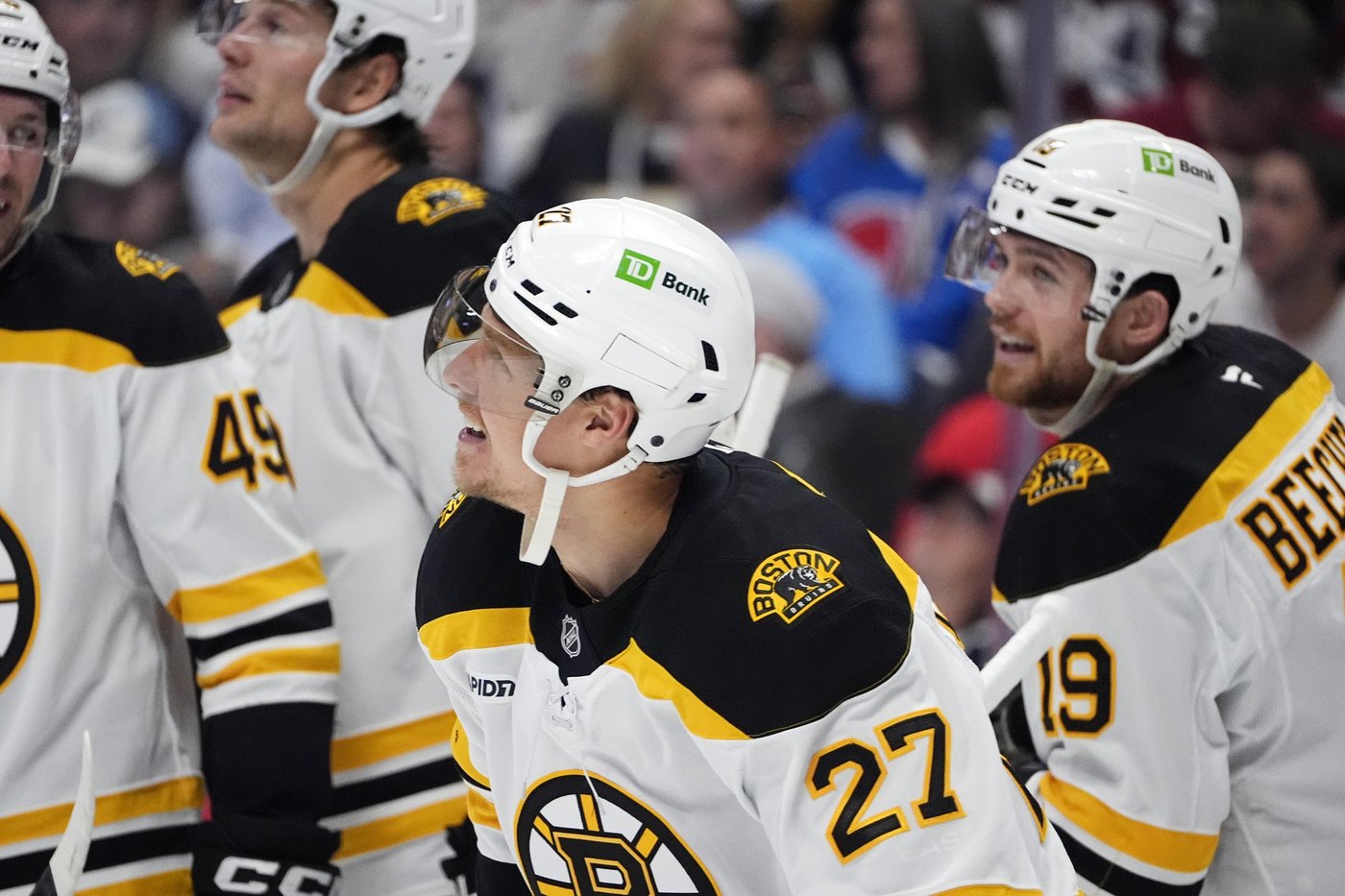 Bruins hold on for 5-3 win, Avalanche drop 4 in a row to start season for 1st time since 1998-99 | iNFOnews.ca