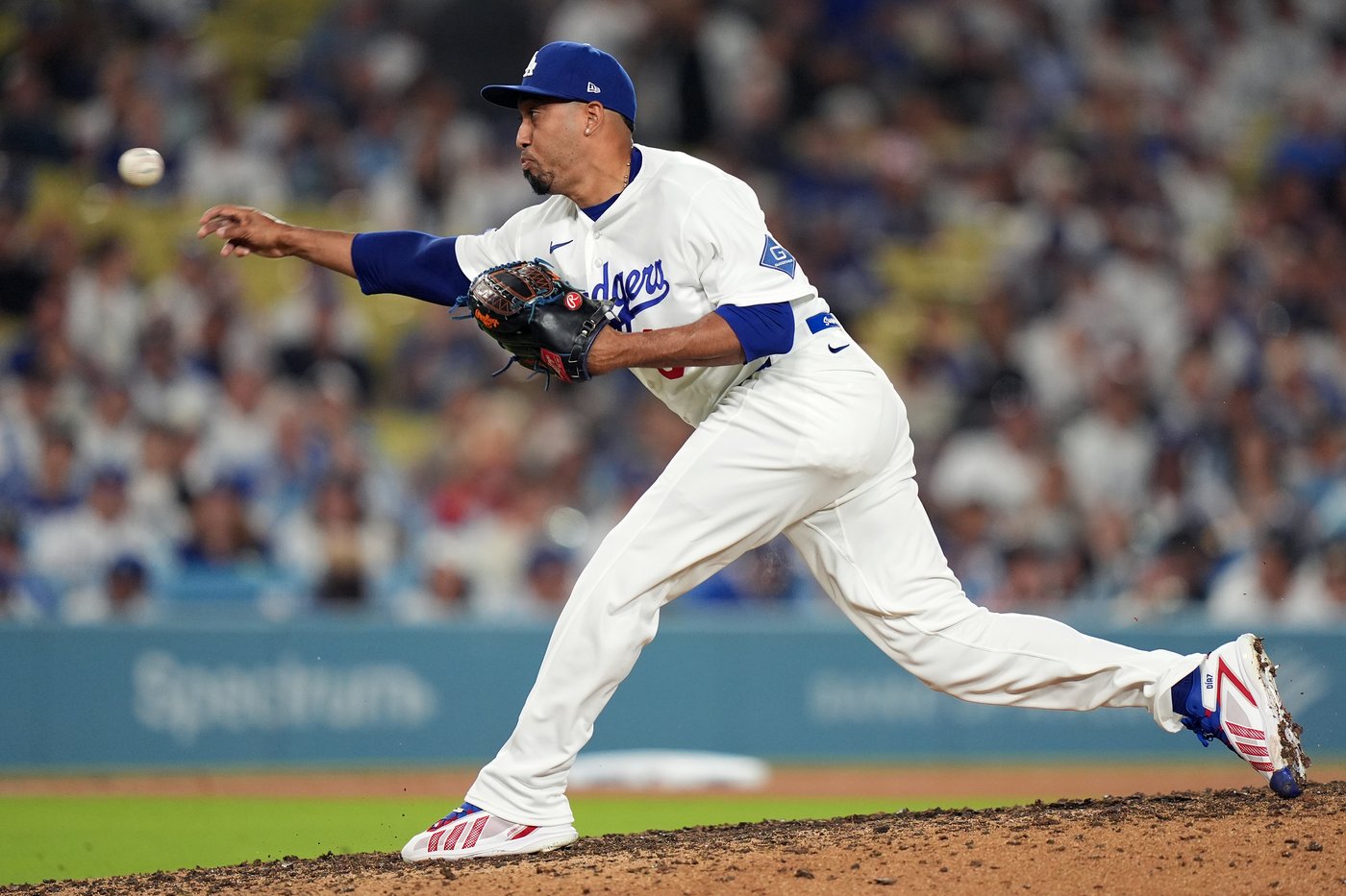 Cue the trumpet: Edwin Díaz returns to earn save for the Dodgers after 85-game absence | iNFOnews.ca