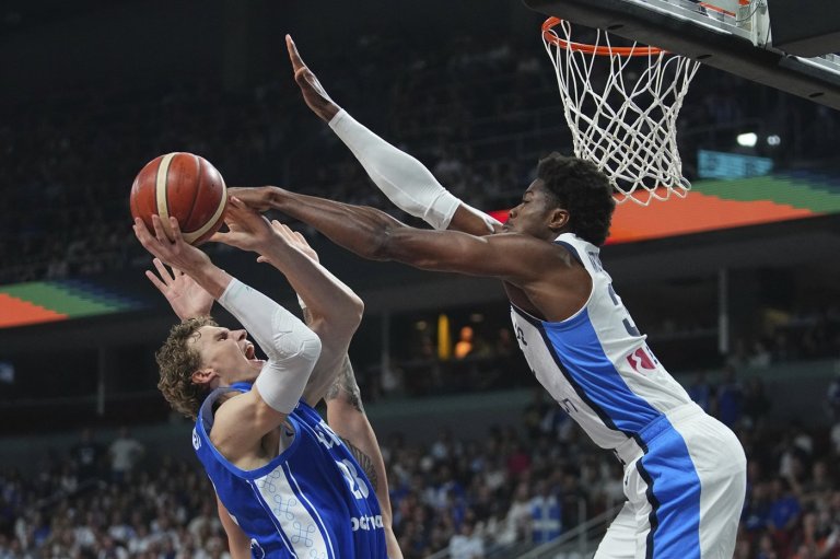 Antetokounmpo's 30 points, late free throws secure Greece's EuroBasket bronze | iNFOnews.ca
