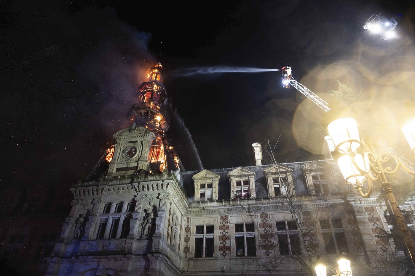 Fire damages a 19th century district town hall in Paris, leaving the bell tower at risk of collapse | iNFOnews.ca Fire damages a 19th century district town hall in Paris, leaving the bell tower at risk of collapse | iNFOnews.ca