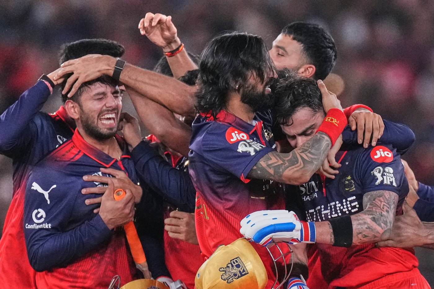 Kohli leads Bengaluru to 5-wicket win over Gujarat in Indian Premier League final | iNFOnews.ca Kohli leads Bengaluru to 5-wicket win over Gujarat in Indian Premier League final | iNFOnews.ca