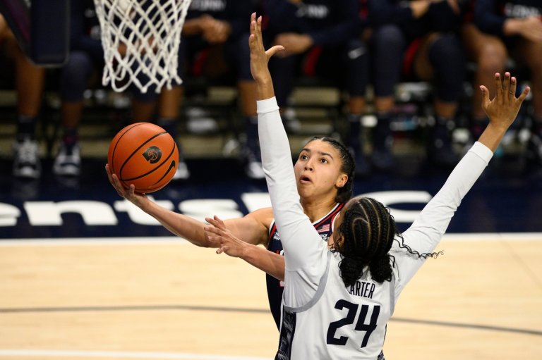 Azzi Fudd plays in front of hometown fans for last time in UConn uniform: 'I feel very loved' | iNFOnews.ca