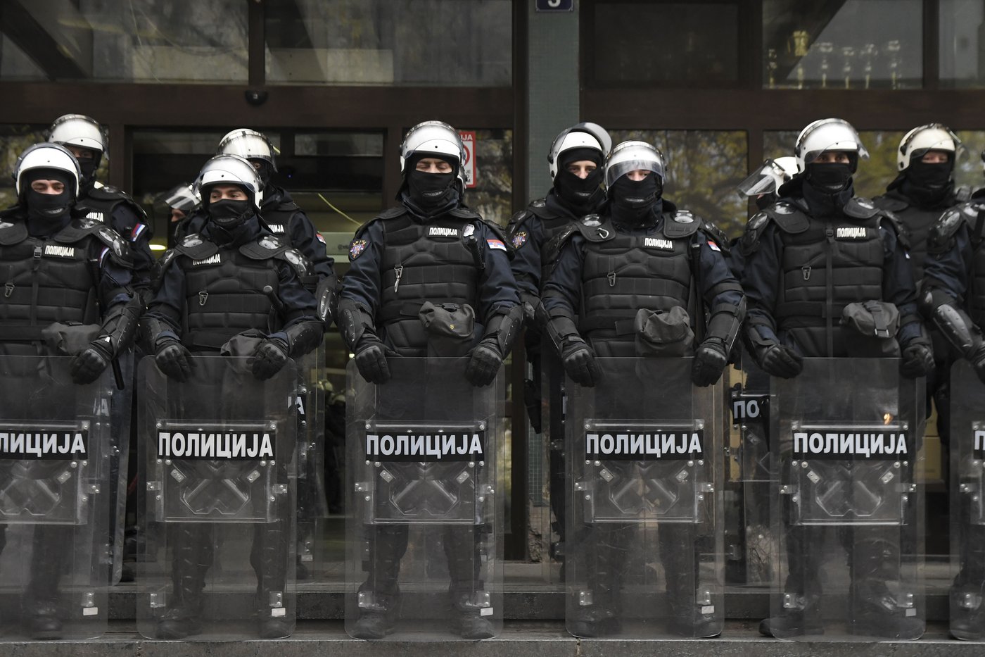 Protesters scuffle with police in Serbia as they demand arrests over a deadly roof collapse | iNFOnews.ca Protesters scuffle with police in Serbia as they demand arrests over a deadly roof collapse | iNFOnews.ca