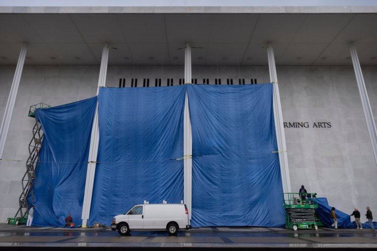 The Kennedy Center starts work to add Trump's name onto the building | iNFOnews.ca