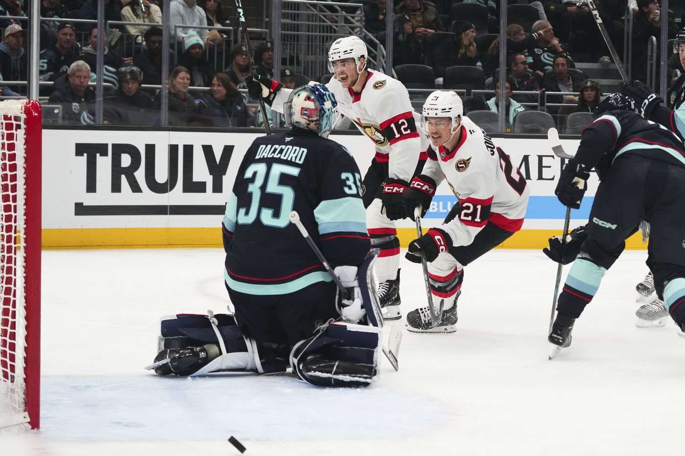 Surging Senators knock off Kraken 3-0 | iNFOnews.ca