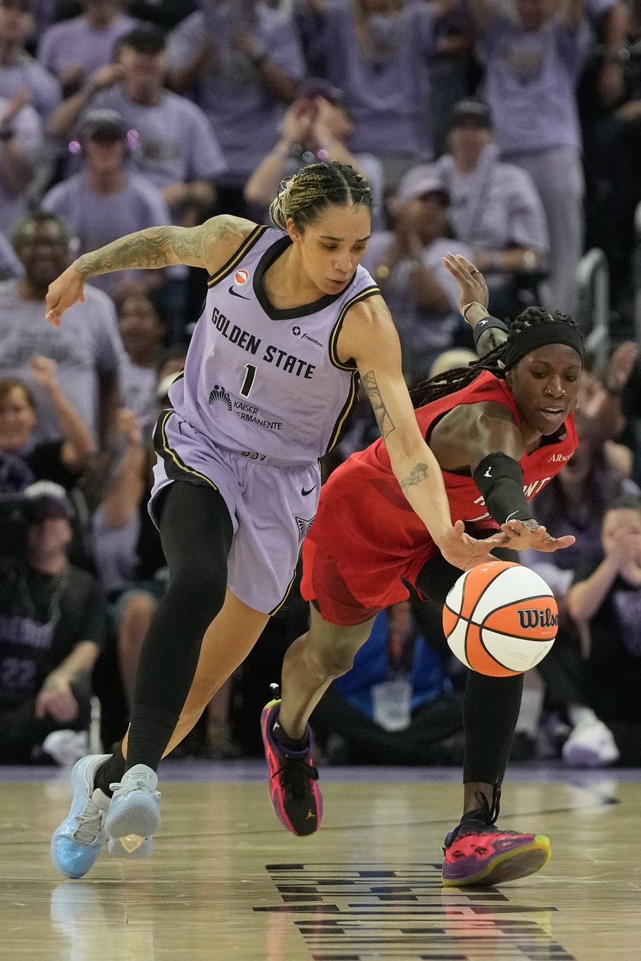 Gabby Williams scores 26 points, sends Valkyries to 68-64 Game 1 win in defensive WNBA Finals opener | iNFOnews.ca
