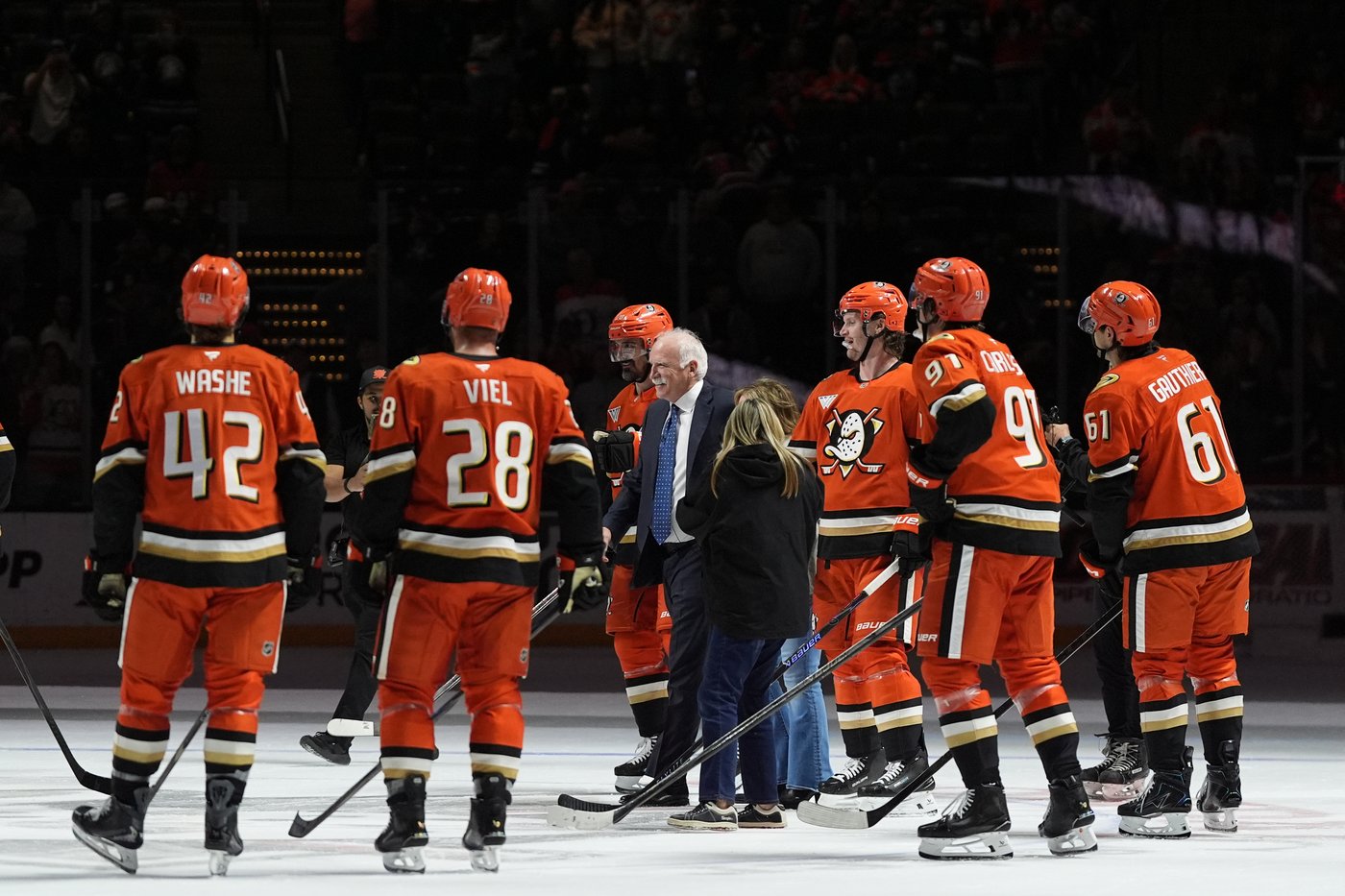 Joel Quenneville reaches 1,000 victories, joining Scotty Bowman in an elite club for NHL coaches | iNFOnews.ca