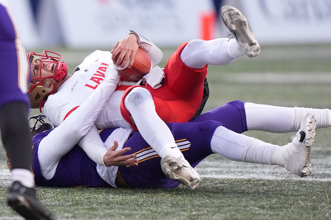 Forteza kicks six field goals to lift Laval to 22-17 win over Laurier in Vanier Cup | iNFOnews.ca