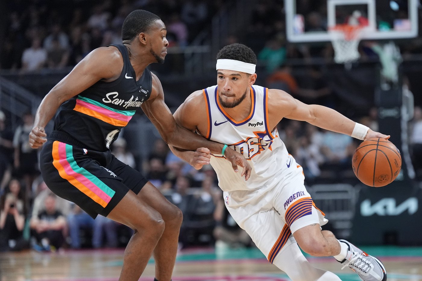 Devin Booker, Dillon Brooks both dealing with injuries as Phoenix Suns hit stretch run | iNFOnews.ca