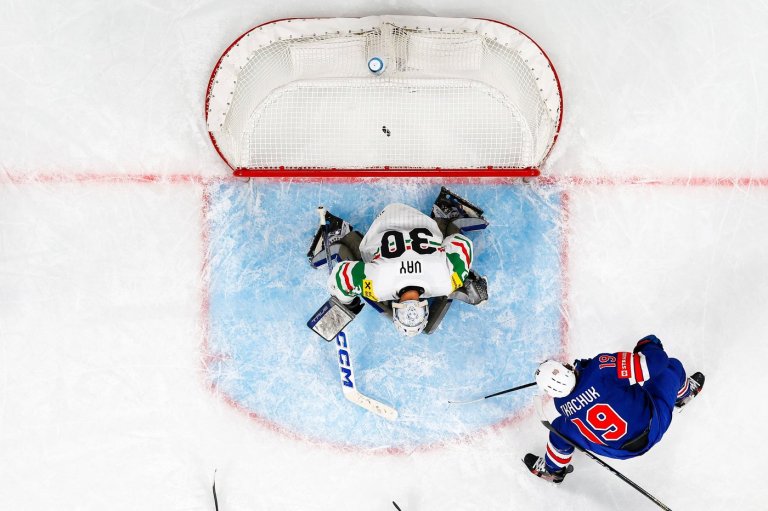 US beats Hungary to stay alive for ice hockey world quarterfinals | iNFOnews.ca