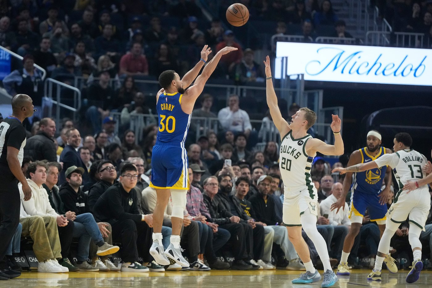 Stephen Curry, Jimmy Butler lead Warriors past Bucks, 120-113 | iNFOnews.ca