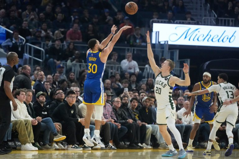 Stephen Curry, Jimmy Butler lead Warriors past Bucks, 120-113 | iNFOnews.ca
