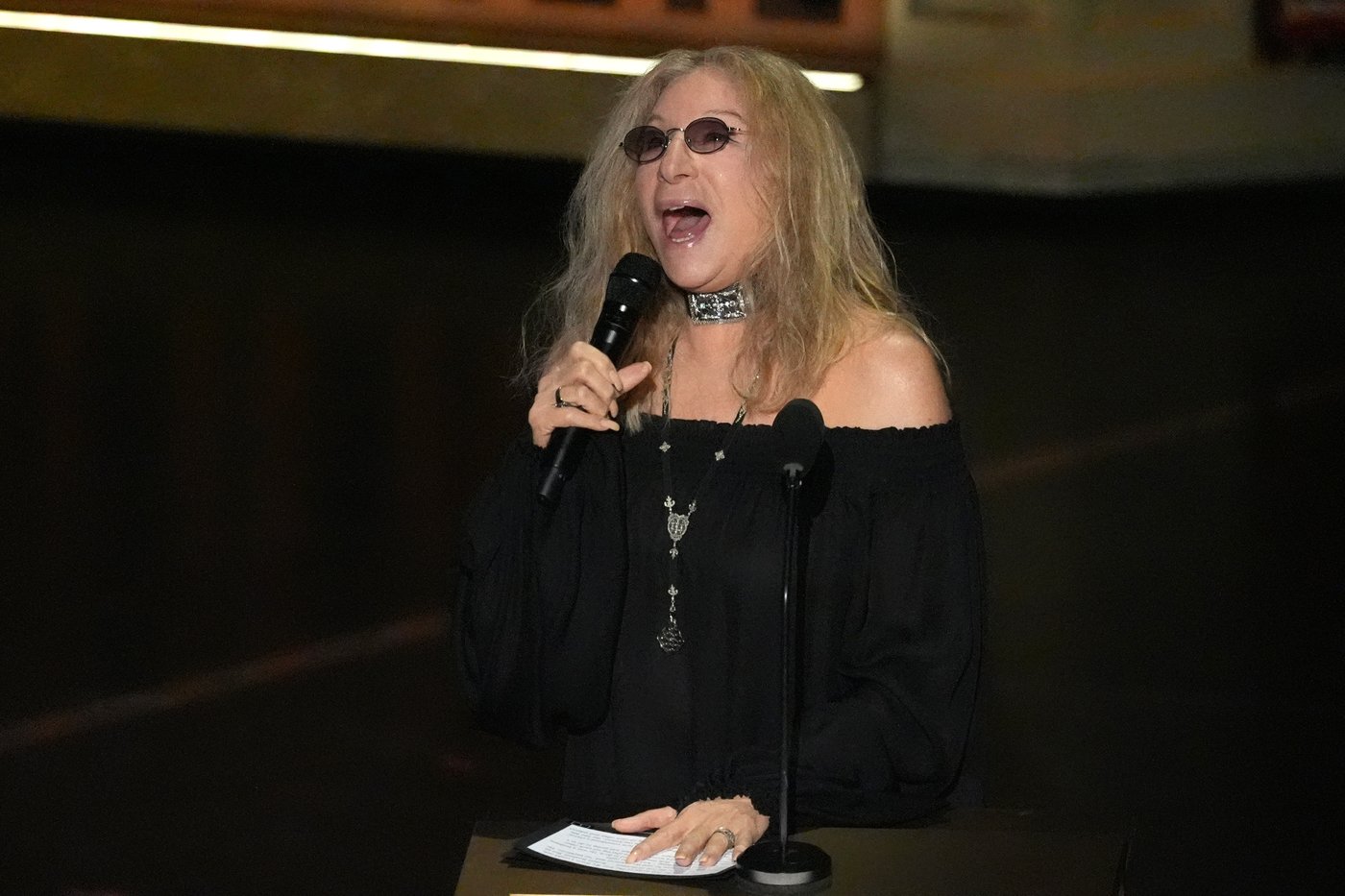 Billy Crystal and Barbra Streisand lead an emotional and expanded Oscars in memoriam | iNFOnews.ca Billy Crystal and Barbra Streisand lead an emotional and expanded Oscars in memoriam | iNFOnews.ca