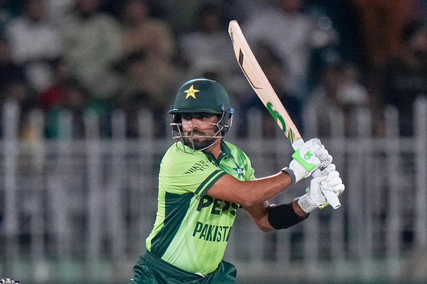 Minhas' five-wicket haul on ODI debut earns Pakistan five-wicket win over Australia | iNFOnews.ca