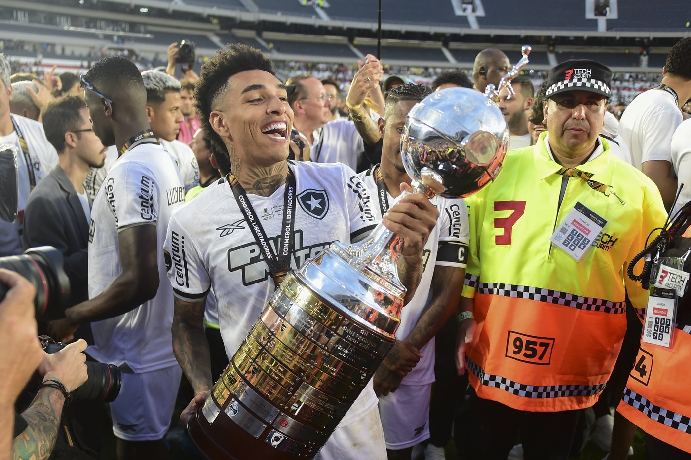 10-man Botafogo wins its first Copa Libertadores title | iNFOnews.ca