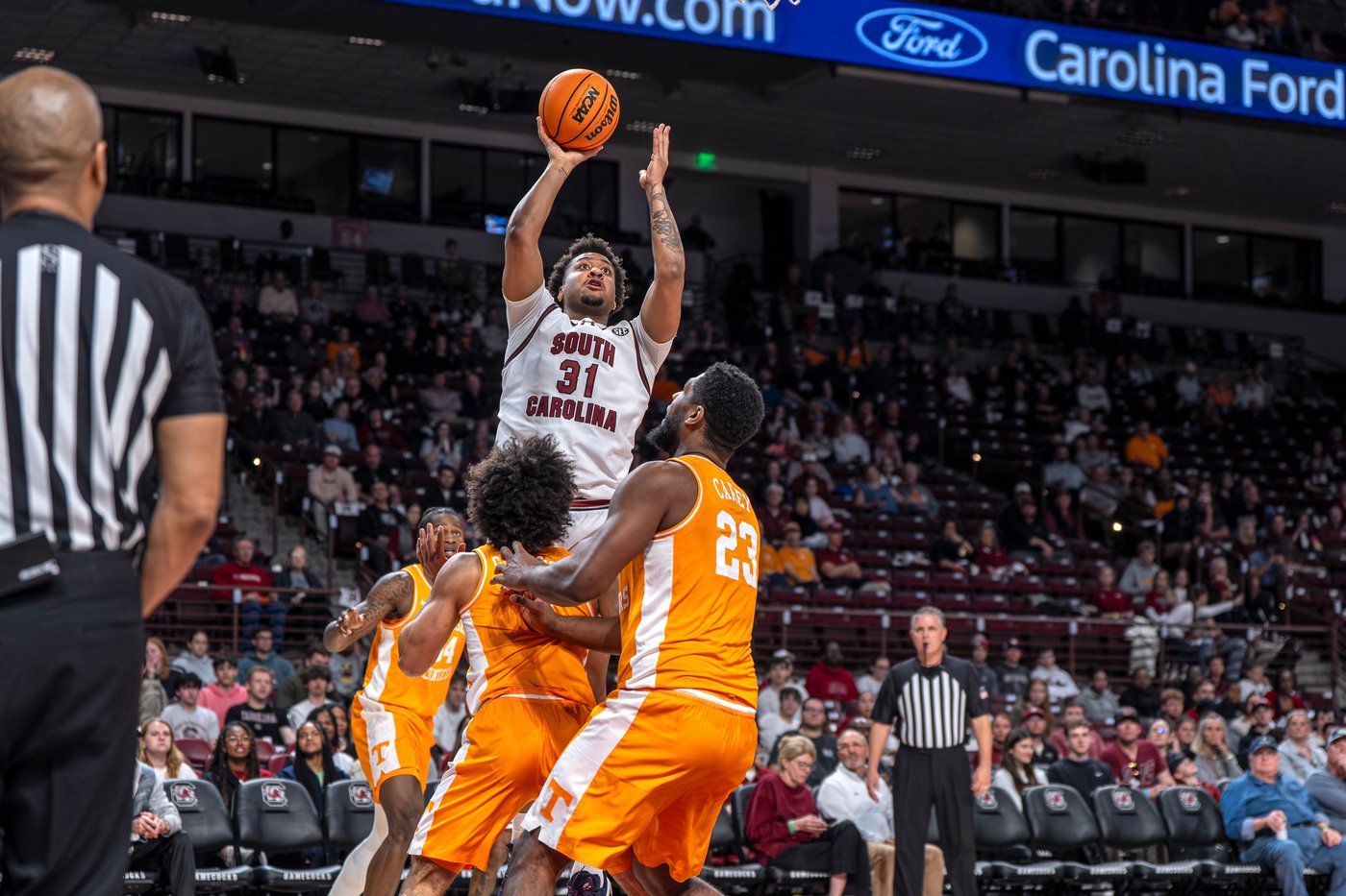 Estrella and Okpara lead No. 23 Tennessee to dominant 78-59 win over South Carolina | iNFOnews.ca